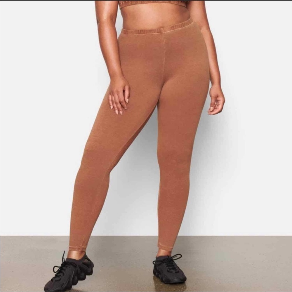 NWOT Skims outdoor legging